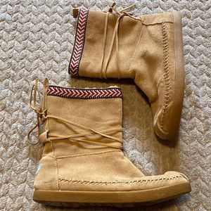 TOMS. Women’s boots.